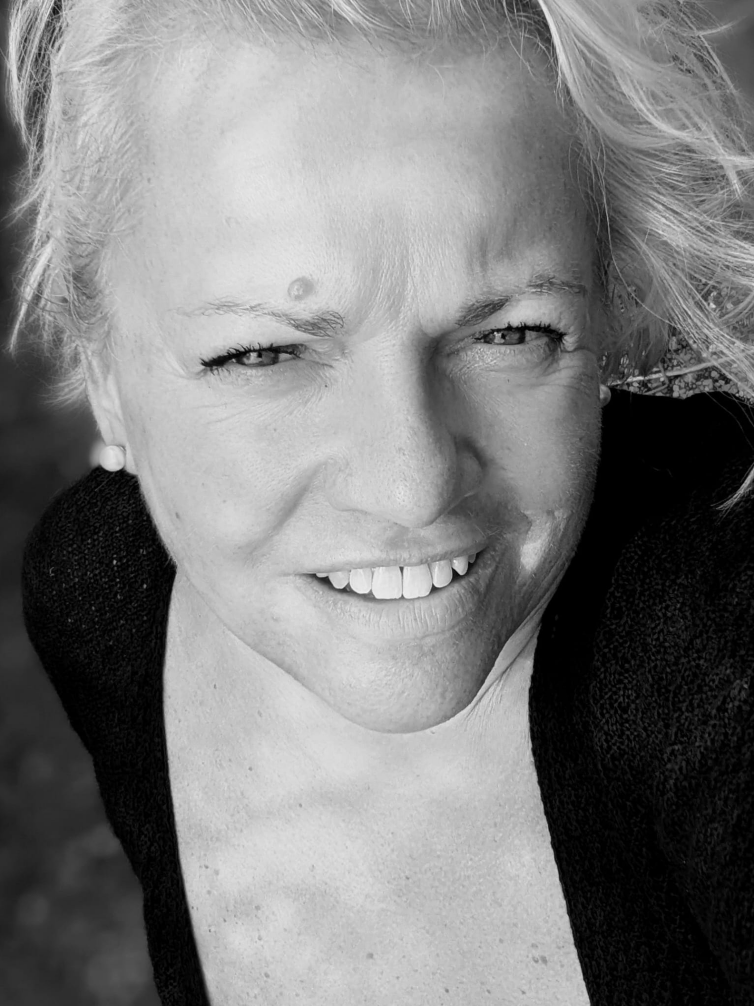 Florence Jallat en noir et blanc vue de haut